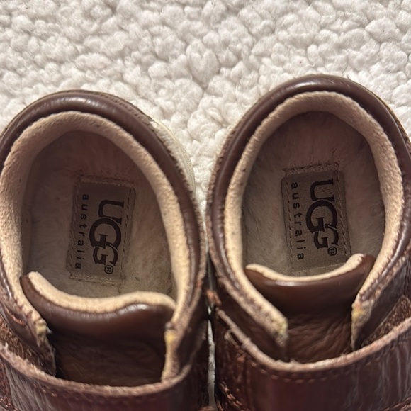 UGG Brown Moccasin Baby Shoes with Velcro Closure - Picture 2 of 6